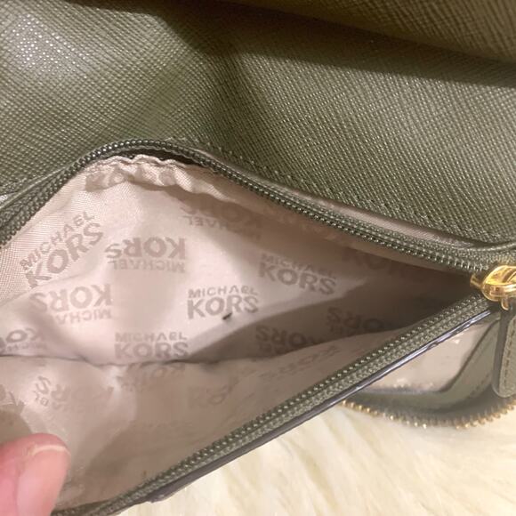 MICHAEL KORS Olive Green Pebbled Leather Zip Around 7" Wristlet Phone Wallet - Picture 10 of 16